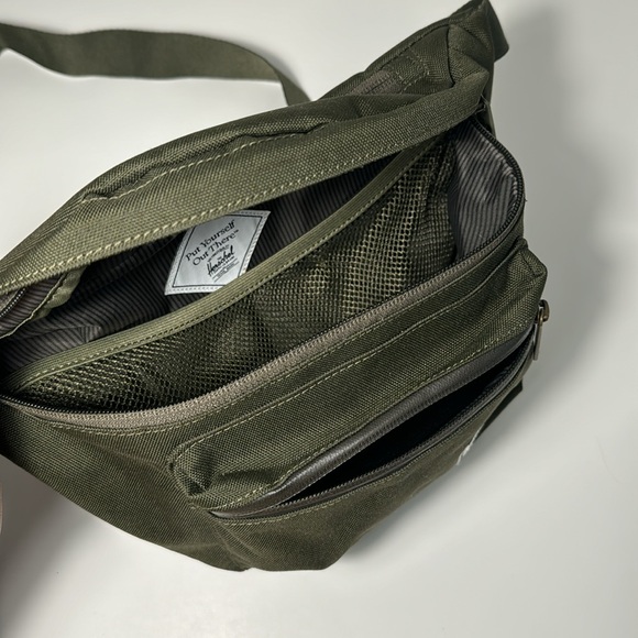 Hershel hip back / crossbody / bumbag (Pop-quiz 3.5L) - Picture 2 of 8